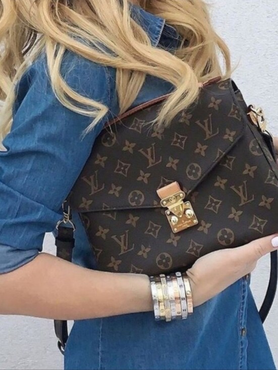 Louis Vuitton Handbags - Like New! LV LOUIS VUITTON Monogram Pochette Metis Comes with Tags